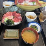 Shintaku - 本マグロ丼(手前)マグロ盛り定食(奥)