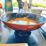 おーしゃん食堂 - 具材は、わかめ、あさり、豆腐
豆腐がツルンとして硬め(美味しい⤴︎⤴︎)