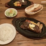 バンガイズ - ライスorガーリックトースト＆ミニサラダと飲み物のセットは別途420円