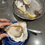 原宿牡蠣屋 TokyoSeafood - 特製ポン酢はお好みで。