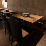 焼肉ホルモン 松鳳山 - ２～4名様用テーブル席