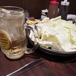焼肉食道 大勝 - とりあえずハイボールとキャベツを焼き始め。　キャベツは3人前です‼️