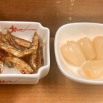 Sanoya - わかさぎの佃煮(120円)とピリ辛らっきょ(100円)。