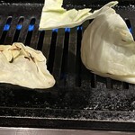 焼肉食道 大勝 - キャベツを焼き始め〜