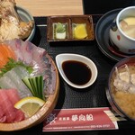 YUMEKOUSEN - 海鮮丼＝1628円
                        ランチ限定メニュー