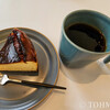 9we cake+coffee - バスクチーズケーキと、ホットのハンドドリップコーヒー。