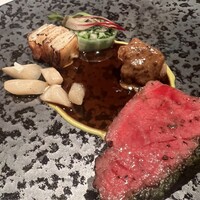 ルカンケ - 熊本あか牛はクセが無く柔らかい赤身、シビレのマゼラッシュとフルーティなソースが美味しく飽きさせない。