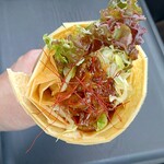 CREPE DE GIRAFE - クレープ カルビ焼肉 (税込)700円 ※真上から (2024.05.10)