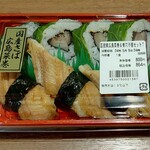 サカナ・クーテ - 国産鯖広島菜巻＆煮穴子握りセット (税込)864円 ※開封前 (2024.05.09)