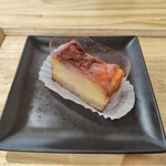 芋乃屋 - 熟成紅はるかの焼きチーズケーキ