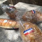 boulangerie chiro - 色々と買いました。写真にはないけど「パンの耳」貰いました！