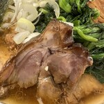 E-Chan Shokudou - チャーシューは肉質がしっかりしていますが、トロトロで味つけも濃いめで美味しかったです。