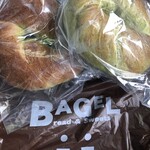 BAGEL U - ほうれん草ベーグル(220円税込)