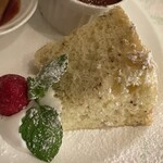 シェフ植田 - ローズマリーのシフォンケーキ