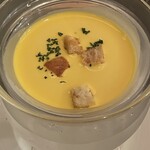 シェフ植田 - かぼちゃの冷製スープ、カリカリクルトン添え