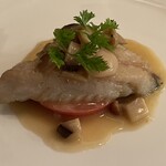 シェフ植田 - 黒目鯛のロースト、キノコのソース