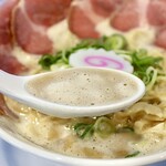 鶏そば 竹内ススル - コラーゲンたっぷりの超濃厚スープ
