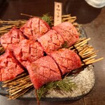 精肉卸問屋直営焼肉店 牛次郎 - 厚切りタン