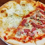 カプリチョーザ - カルネミスト＆クアトロフォルマッジョピザ
