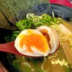 横浜ラーメン 相馬家 - 味玉