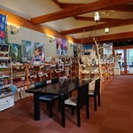 平庭山荘 - 売店／奥には〝レストランやまぼうし〟