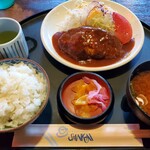 レストラン　三海 - ランチ ハンバーグ定食(自家製) ライス半分