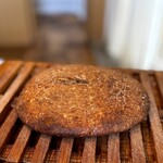 ウシマル - フォカッチャが焼き上がりました。 座布団くらいありますけど？！