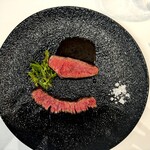 ウシマル - ここにきて肉！ 山武産ジャージー牛の肩とバラ。 経産牛です。 フロリレージュのように、「経産牛」を売りにしないところがいいです。 すごく美味しかったんだけど、僕のお腹はそろそろやばくて、少し残しました。