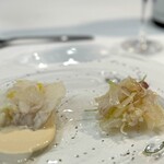 ウシマル - すみません、この頃の記憶がちょっと曖昧で・・ 説明を覚えてないんです・・ 2種の料理に、それぞれ日本酒と白ワインのペアリング。