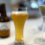 ウシマル - オーナーから「お酒、飲まれる方ですか？」って聞かれたので「大好きです！」 と答えたら、九十九里産地ビールが登場。 これ、ペアリングに入ってんのかな？