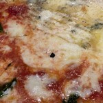 Italian Kitchen VANSAN - マルゲリータ&クワトロフォルマッジ（1590円）