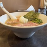 Menya Rei - ラーメン(横から)