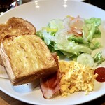 こんどう珈琲 - スクランブルエッグ・ベーコン・サラダ＆ミニトースト