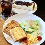 こんどう珈琲 - スクランブルエッグ・ベーコン・サラダ＆ミニトースト・アイスコーヒー・小倉トースト