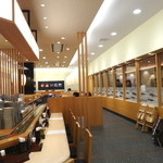 Kaitenzushi Magurodon'Ya Megumi Suisan - めぐみ水産 MARK IS みなとみらい店 ・店内