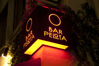 BAR PELOTA - BAR PELOTA　このライトが目印です。