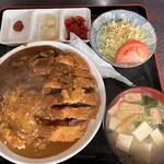 丸勝食堂 - 1番人気のカツカレー¥1000