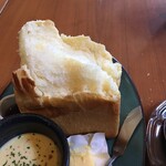 食器と喫茶 岩﨑珈琲店 - ふかふかパン