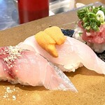 天神 NUMBERSHOT - おまかせ寿司三貫（あじ、クエ・雲丹のせ、ねぎトロ）