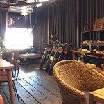 食器と喫茶 岩﨑珈琲店 - バイクの在る店内