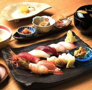 Ginza Kobiki Chou Aomori Sushi - 夜のシンプルコース