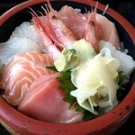 長岡市場食堂 - 料理写真:海鮮ちらし