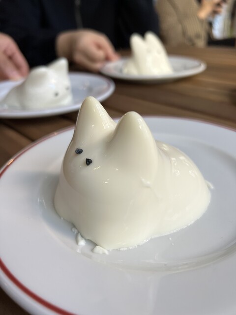 うさぎ ぷりん カフェ]ぷるんぷるんっ！にダンスするうさぎプリンが超ラブリー