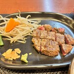 Suteki Senda - ミディアムレアのお肉