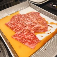 焼肉 喰心 - サーロインのすき焼きしゃぶ旨味卵黄だれ