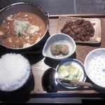 Motsu fuku - もつ辛い煮込・ればかつ定食（790円）