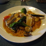 洋食屋ZEN - ⑥本日の鮮魚： 千葉産スズキと宮城産活帆立のポワレ　各種野菜添え（単品1400円）