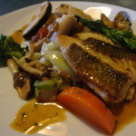洋食屋ZEN - ⑥本日の鮮魚： 千葉産スズキと宮城産活帆立のポワレ　各種野菜添え