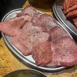 焼肉ホルモン まつとよ苑 - 極黒タン