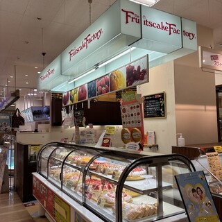 フルーツケーキファクトリー_2